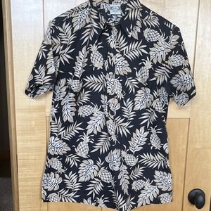 Go Barefoot Vintage Women's L Short Sleeve Floral Hawaiian Button-Up Shirt‎